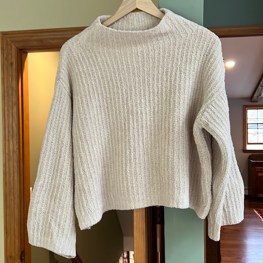 Softest, cropped sweater!
